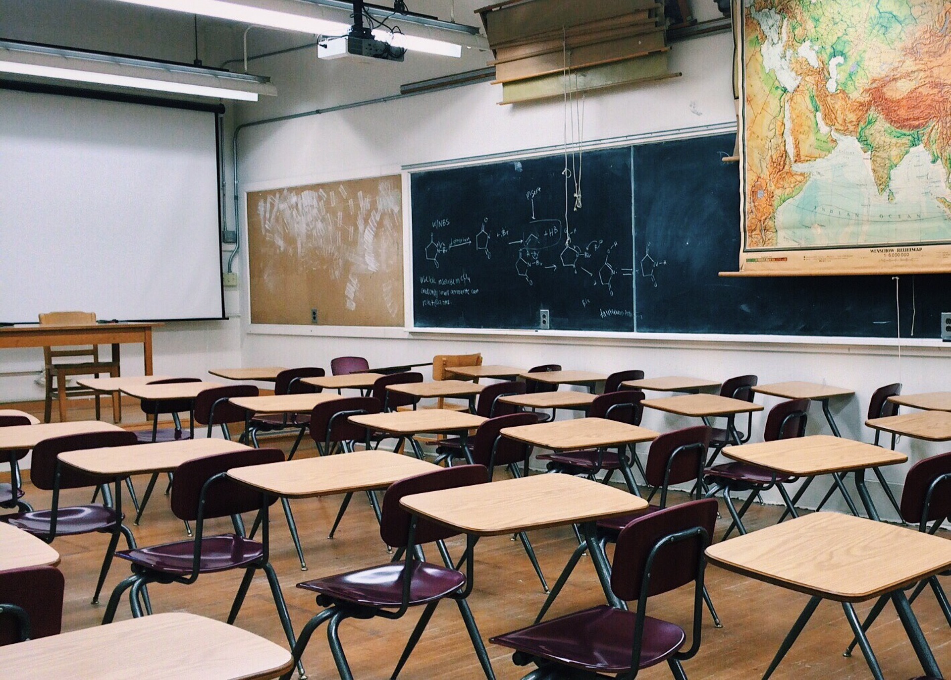 classroom 2093744 1920 college