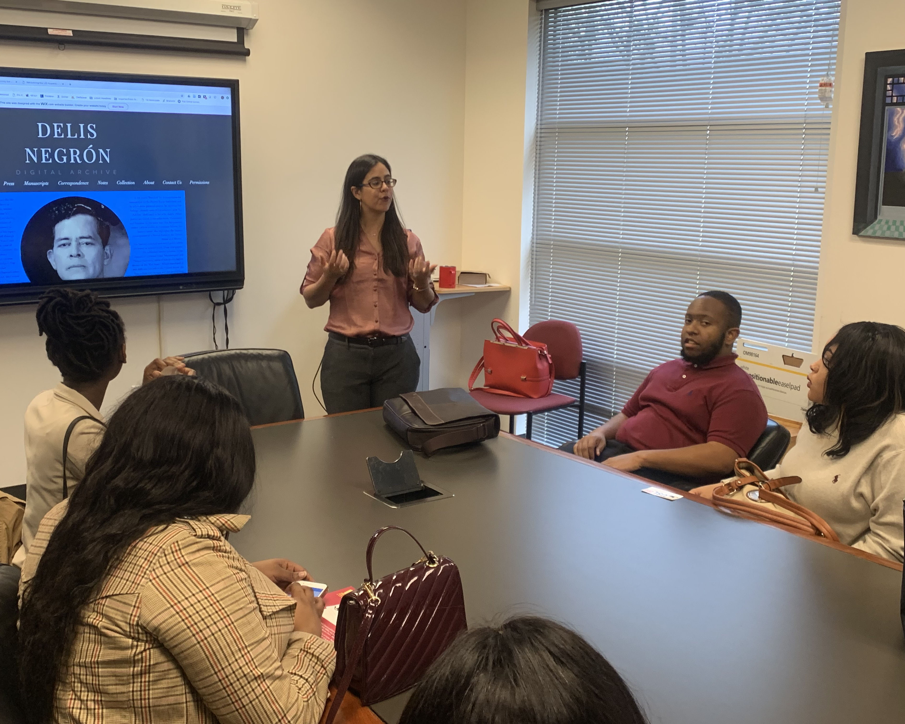 History students visiting UH