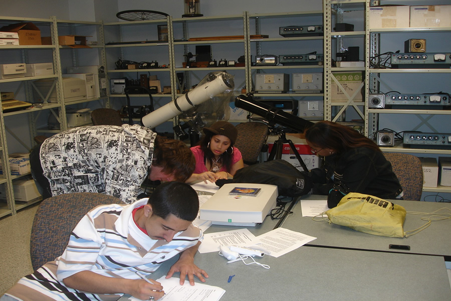 students working in class.