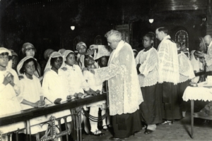 Father Joseph Eckert baptizes a convert class at St. Elizabeth Catholic Church, the oldest African American institution in the archdiocese of Chicago, around 1927. (Courtesy of the Archives of the Chicago Province of the Society of the Divine Word in Techny, Illinois)