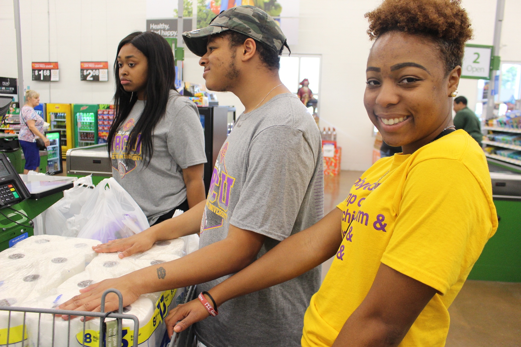 Student Leaders Shopping For The Women And Children’s Shelter2