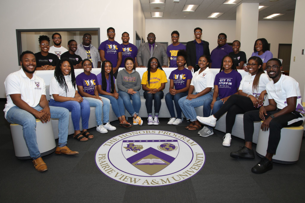 Honors Program 2019 Group Pic With Dr Moore