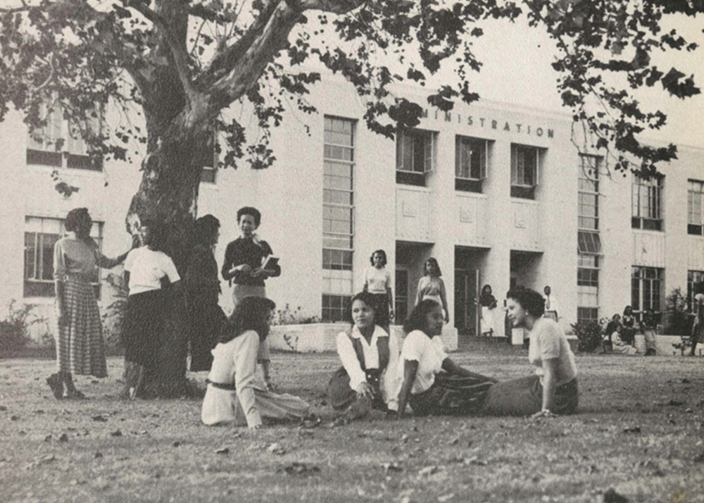 PVAMU students gather in front of the Administration Building